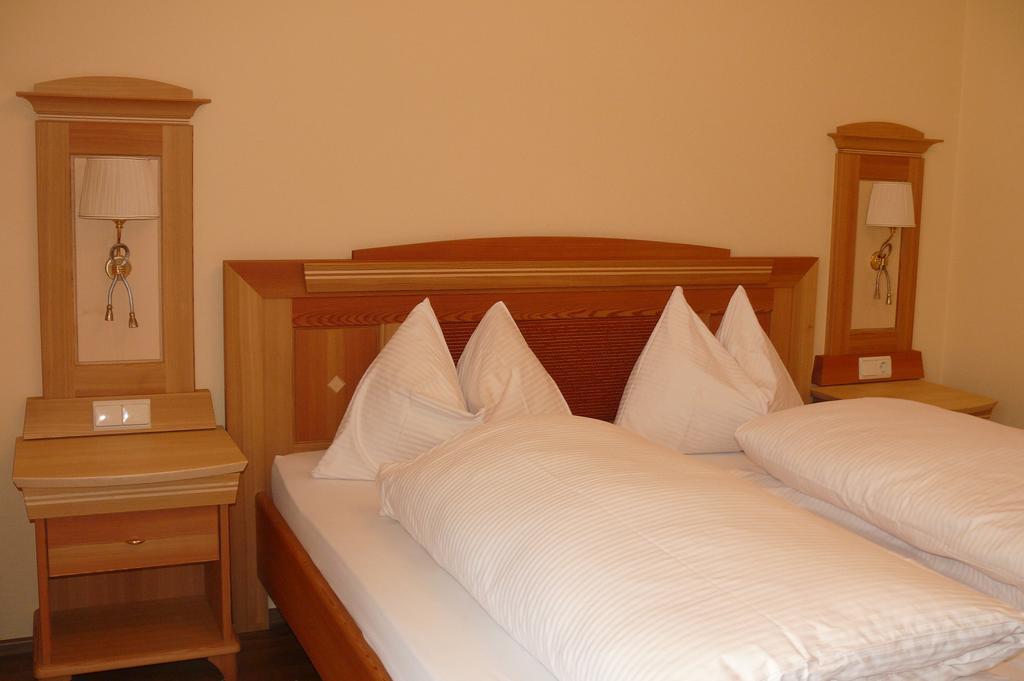 Gasthof-Pension Zur Klause Ratten Екстер'єр фото
